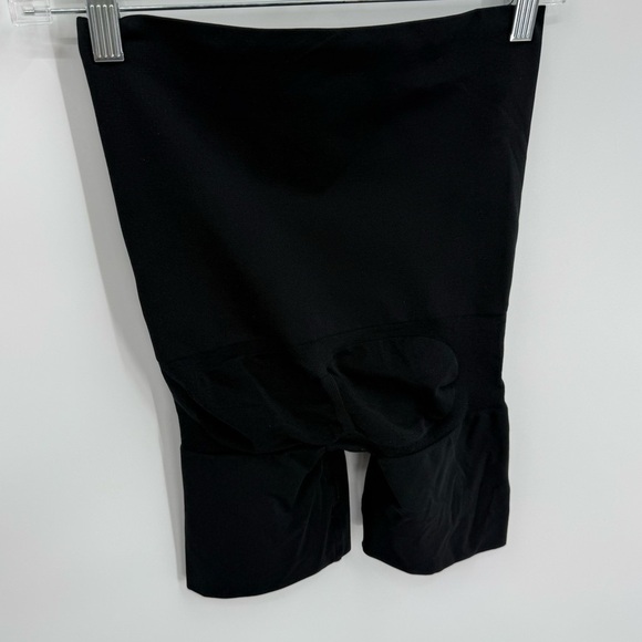 Spanx Assets High Waist Mid Thigh Shaping Short Womens 1X Black Shapewear - Picture 5 of 6